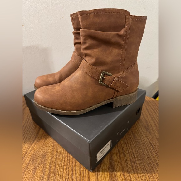 VJH confort Women's Mid Calf Boots, Comfort Buckle Slouchy Booties w/Side Zipper - Picture 2 of 13